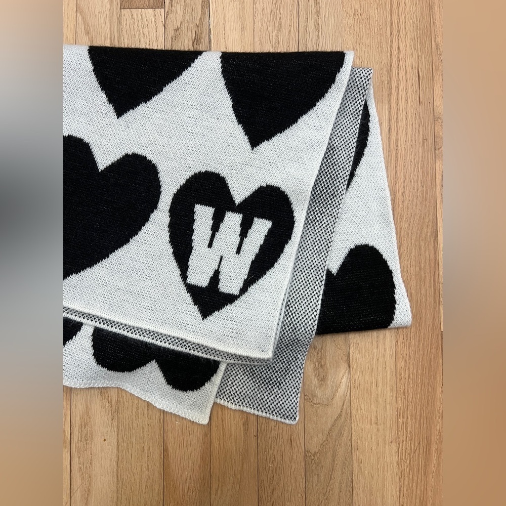 Baublebar Black Cream Wrapped In Love Custom Heart Blanket Letter W - Picture 3 of 6